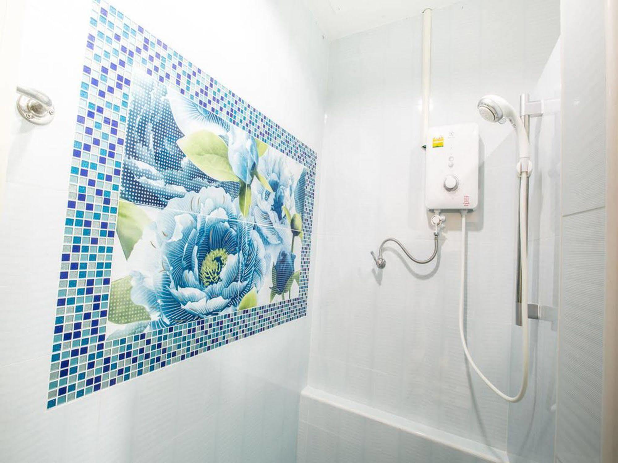 P.A. Thani Hotel Nakhon Sawan Esterno foto