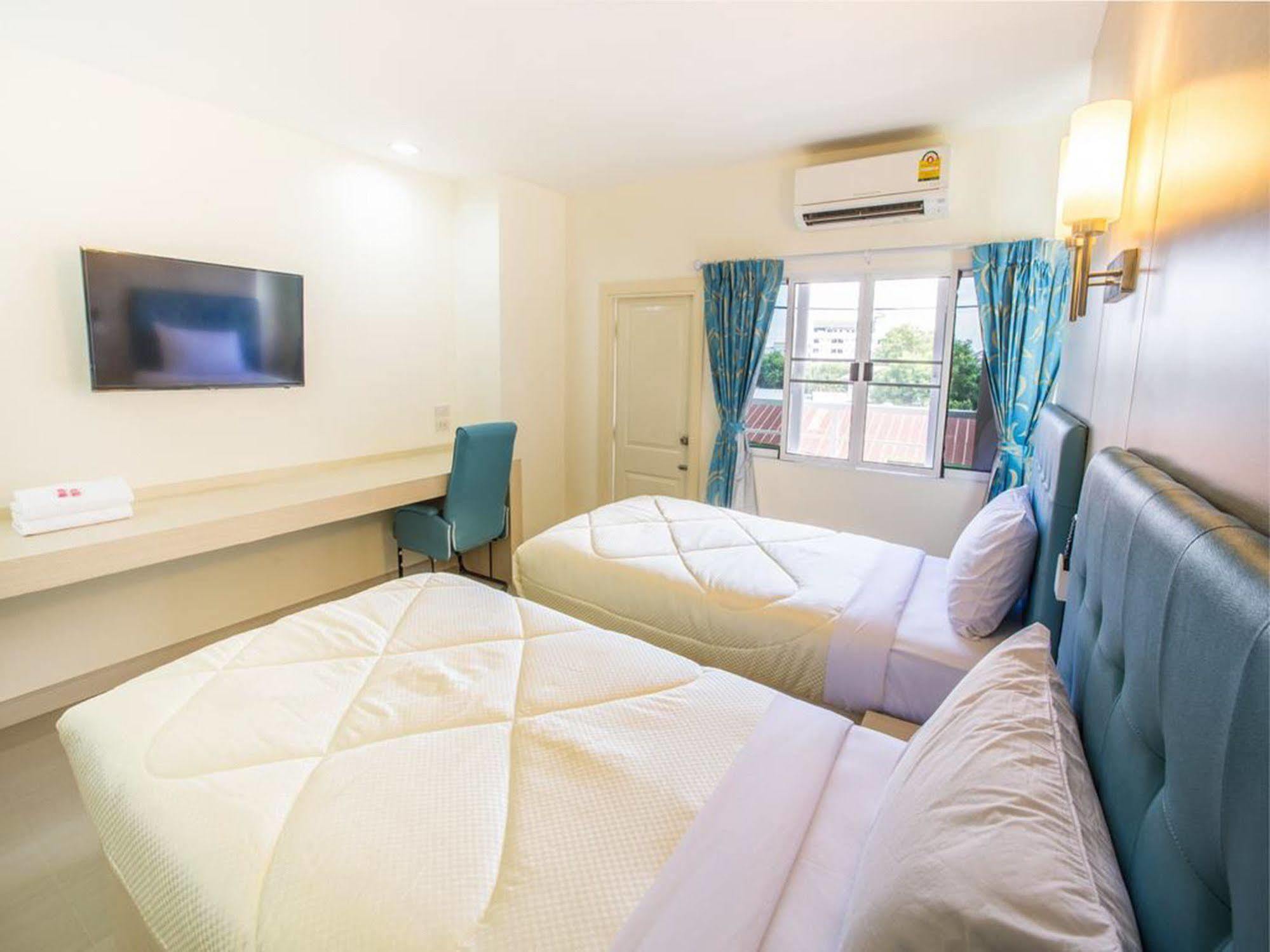 P.A. Thani Hotel Nakhon Sawan Esterno foto